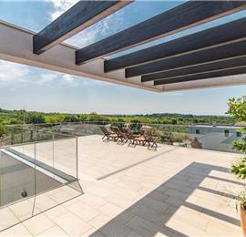 4 bedroom villa with pool near Pula, sleeps 8